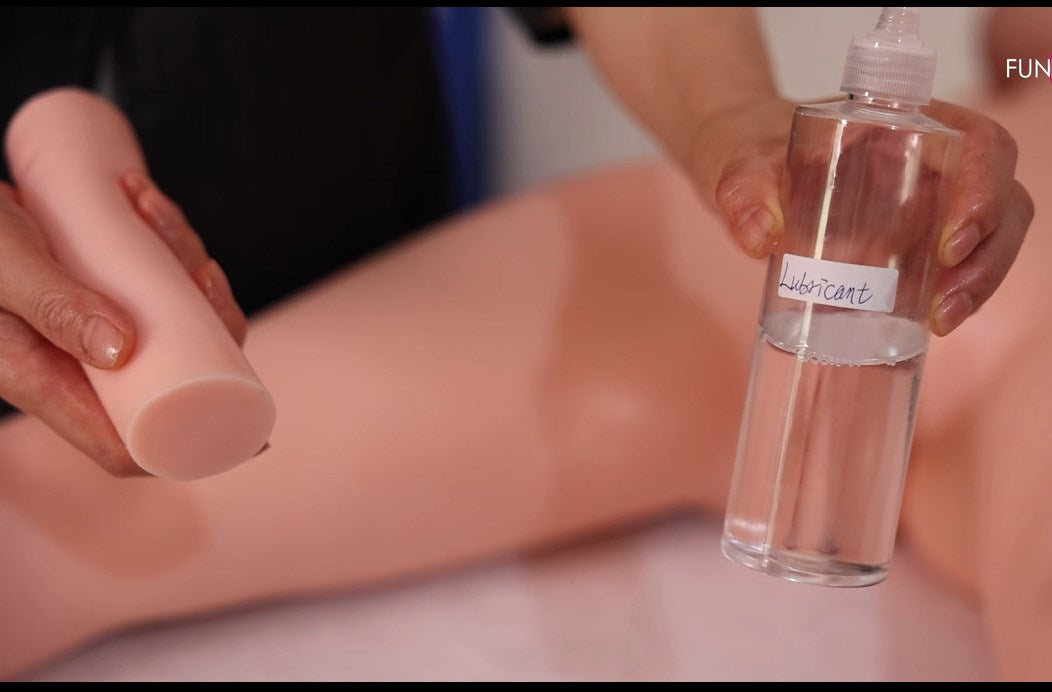 How to Insert a Removable Vaginal Insert in a Sex Doll How to Insert a Removable Vaginal Insert in a Sex Doll